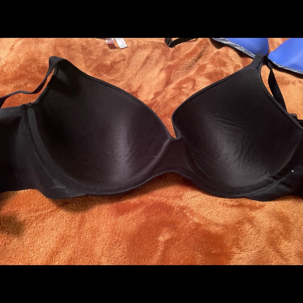 32D full coverage push-up Victoria’s Secret bra
